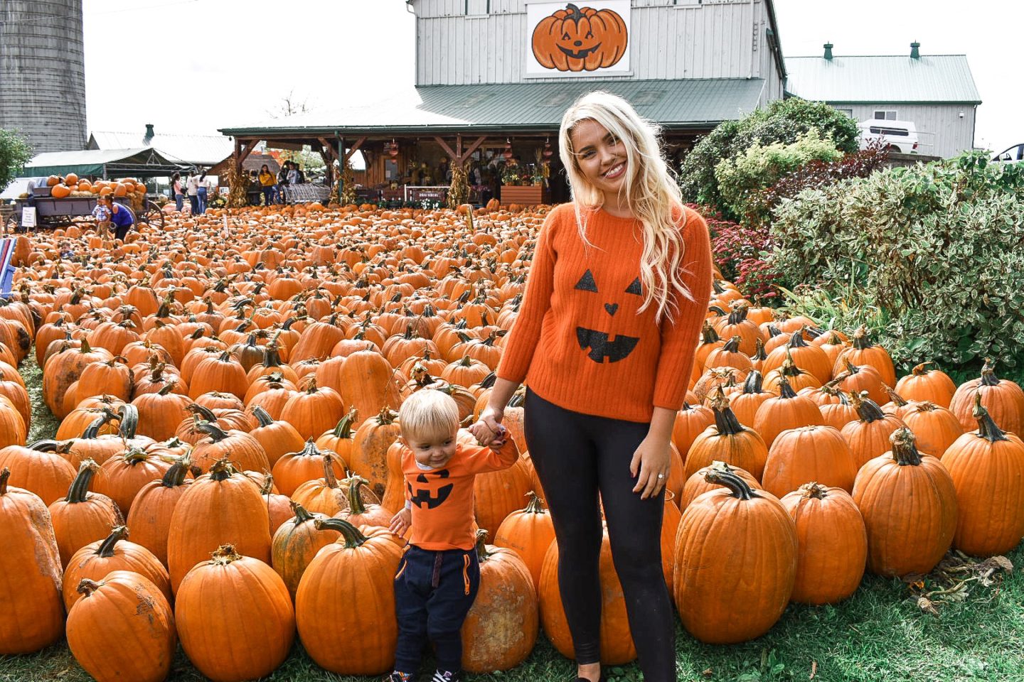 DIY Easy Pumpkin Sweaters – Cheap Halloween Costume