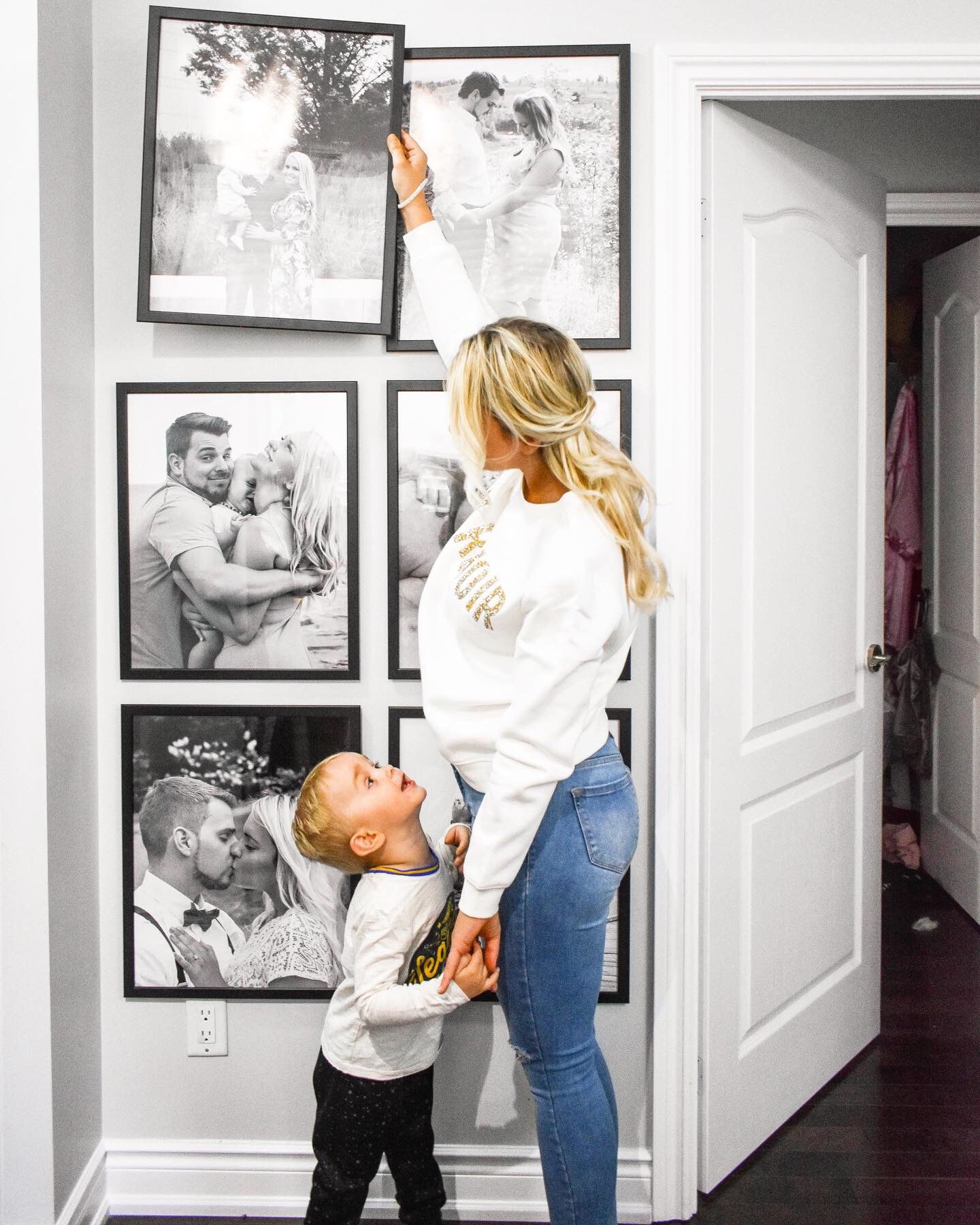 How to Create the Perfect Gallery Wall in Your Family Room
